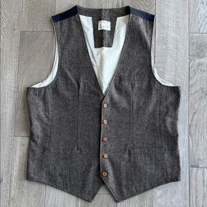 Wool Blend Vest with British Fashion XL
